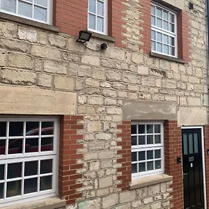  Holiday home 1 Bed House, Free On Street Parking,